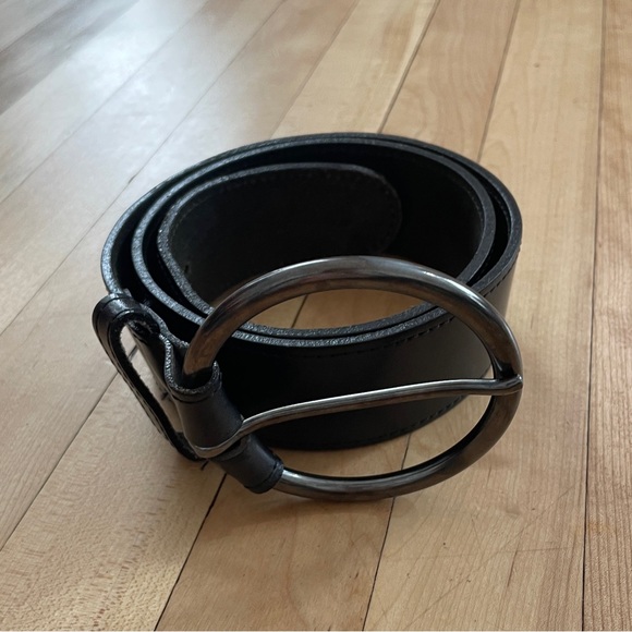 Kudos Black Leather Belt with Minimalist Round Buckle - Made in Canada - 70/28 - Picture 1 of 13